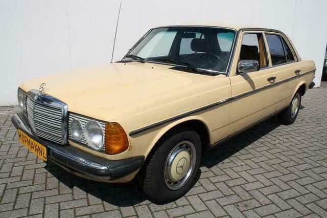 Geel Gebruikt 1981 Mercedes 200 Sedan | € 8.900 - Afbeelding 1/4