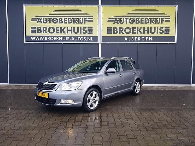 Grijs (metallic) Gebruikt 2012 Skoda Octavia Business Line Stationwagen | € 2.900 (Super prijs) - Afbeelding 1/4