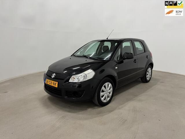 Zwart, metallic lak Gebruikt 2006 Suzuki SX4 Comfort MPV | € 2.250 (Goede deal) - Afbeelding 1/4