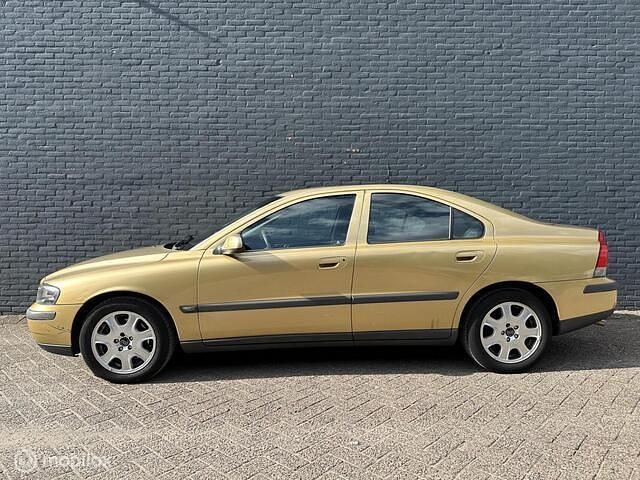 Geel Gebruikt 2001 Volvo S60 Sedan | € 2.950 (Eerlijke prijs) - Afbeelding 1/4