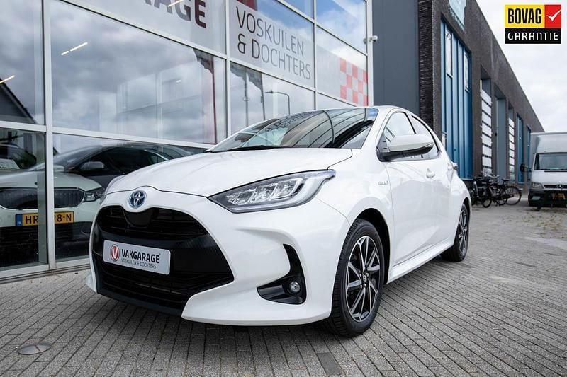 Wit Gebruikt 2021 Toyota Yaris Hybrid Design Hatchback | € 21.950 (Eerlijke prijs) - Afbeelding 1/4