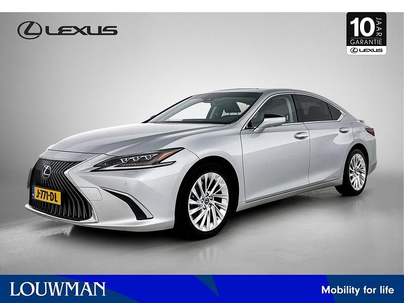 Grijs metallic Gebruikt 2020 Lexus ES300H President Line Sedan | € 40.950 (Eerlijke prijs) - Afbeelding 1/4