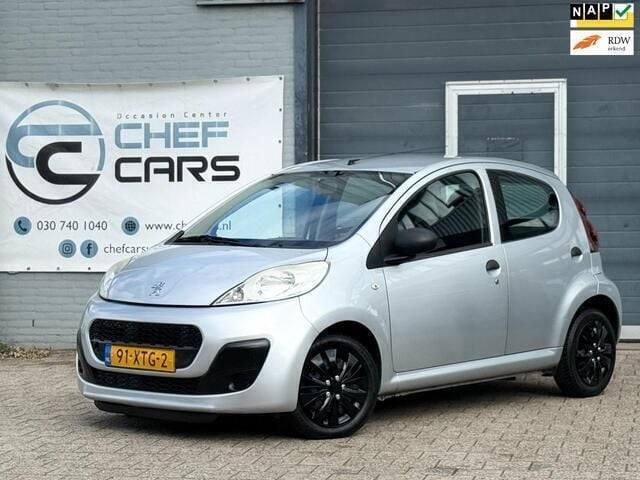 Grijs Gebruikt 2012 Peugeot 107 Hatchback | € 4.595 (Eerlijke prijs) - Afbeelding 1/4