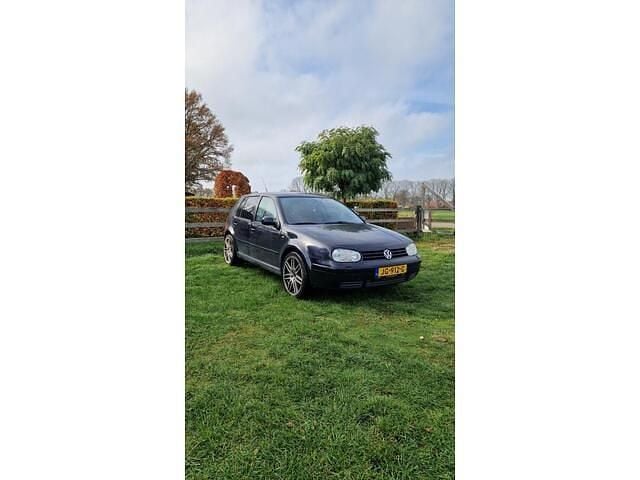 Zwart (metallic) Gebruikt 2002 VW Golf IV Sportline Hatchback | € 1.999 (Goede deal) - Afbeelding 1/4