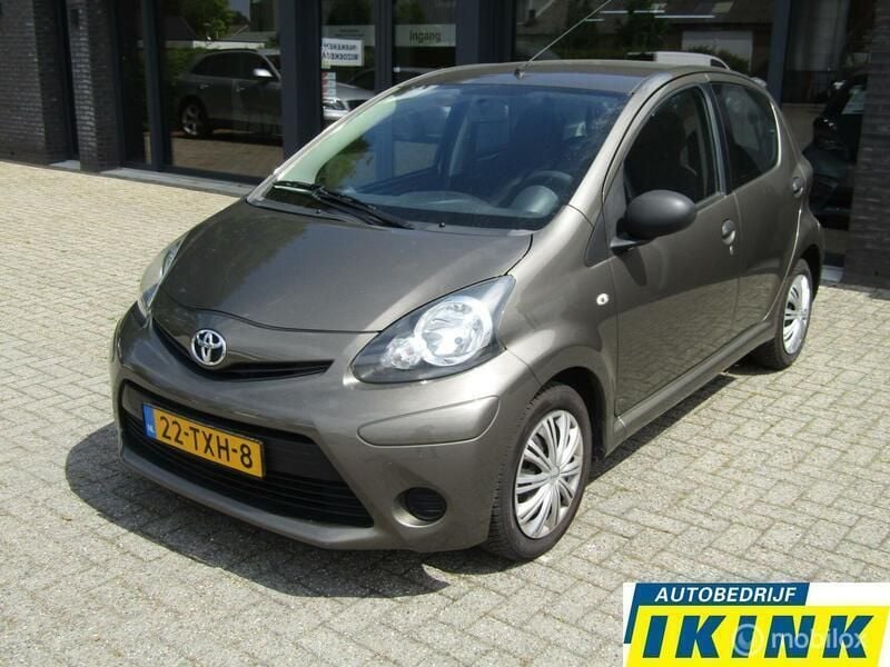 Bruin Gebruikt 2012 Toyota Aygo Comfort Hatchback | € 4.950 (Iets duurder) - Afbeelding 1/4