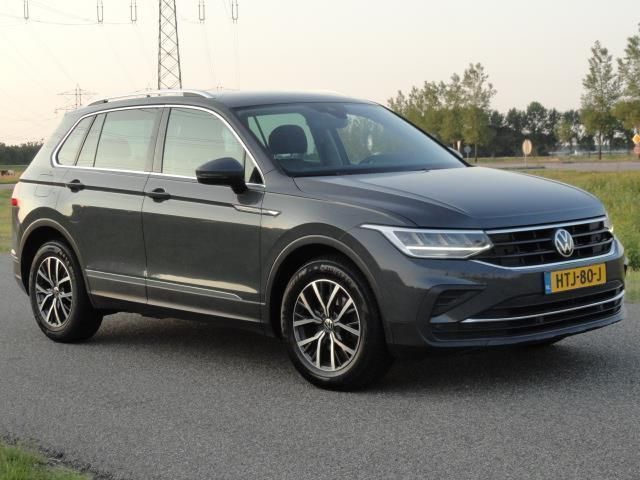 Grijs Gebruikt 2021 VW Tiguan Business SUV | € 27.895 (Super prijs) - Afbeelding 1/4
