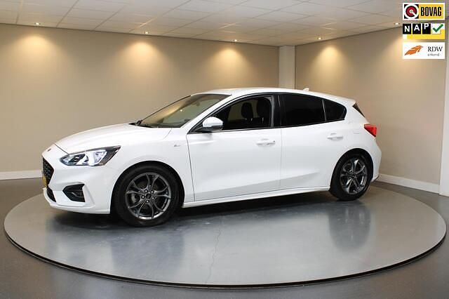 Wit Gebruikt 2018 Ford Focus Business Edition Hatchback | € 13.940 (Eerlijke prijs) - Afbeelding 1/4