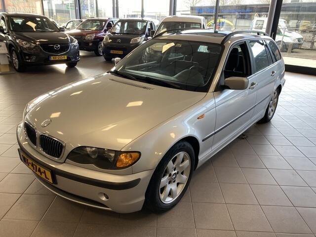 Grijs Gebruikt 2001 BMW 320 Executive Stationwagen | € 2.995 (Eerlijke prijs) - Afbeelding 1/3