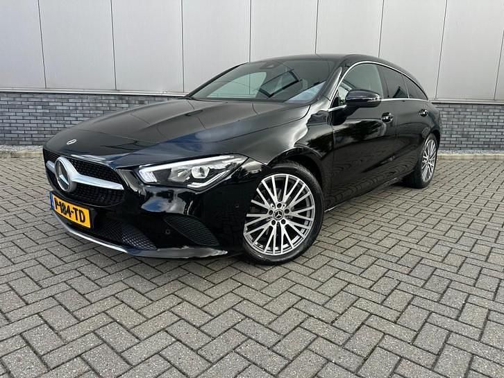 Zwart Gebruikt 2022 Mercedes CLA180 Shooting Brake Luxury Stationwagen | € 25.950 (Goede deal) - Afbeelding 1/4