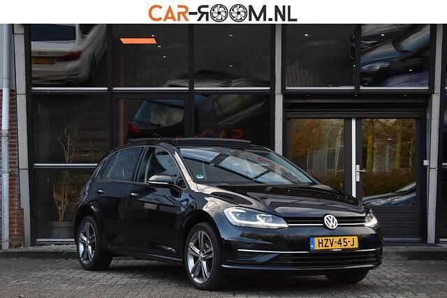 Zwart Occasion 2019 VW Golf VII Highline Hatchback | € 15.950 (Iets duurder) - Afbeelding 1/4