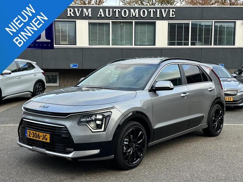 Grijs Gebruikt 2024 Kia Niro SUV | € 32.899 (Super prijs) - Afbeelding 1/4