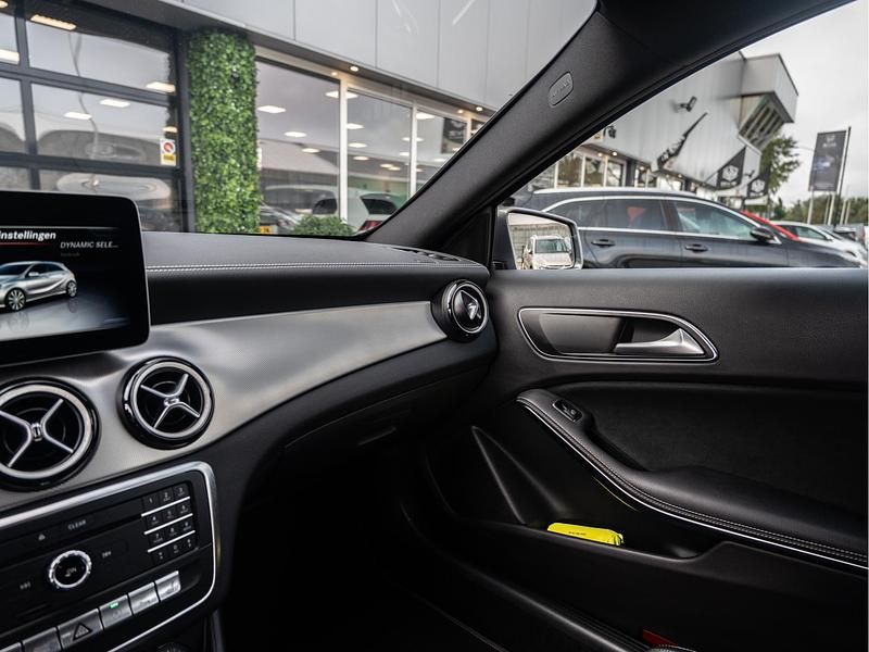 Occasion Mercedes A180 Sport Edition 122 PK (89 kW) 2018 Grijs Hatchback