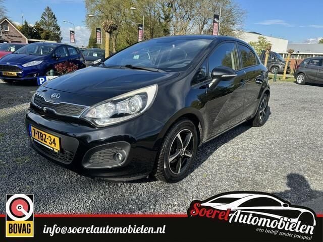 Zwart Gebruikt 2014 Kia Rio Plus Hatchback | € 6.250 (Eerlijke prijs) - Afbeelding 1/4