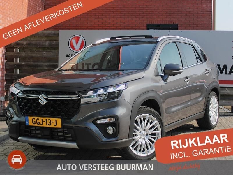 Grijs Gebruikt 2024 Suzuki SX4 S-Cross Style SUV | € 28.250 (Eerlijke prijs) - Afbeelding 1/3