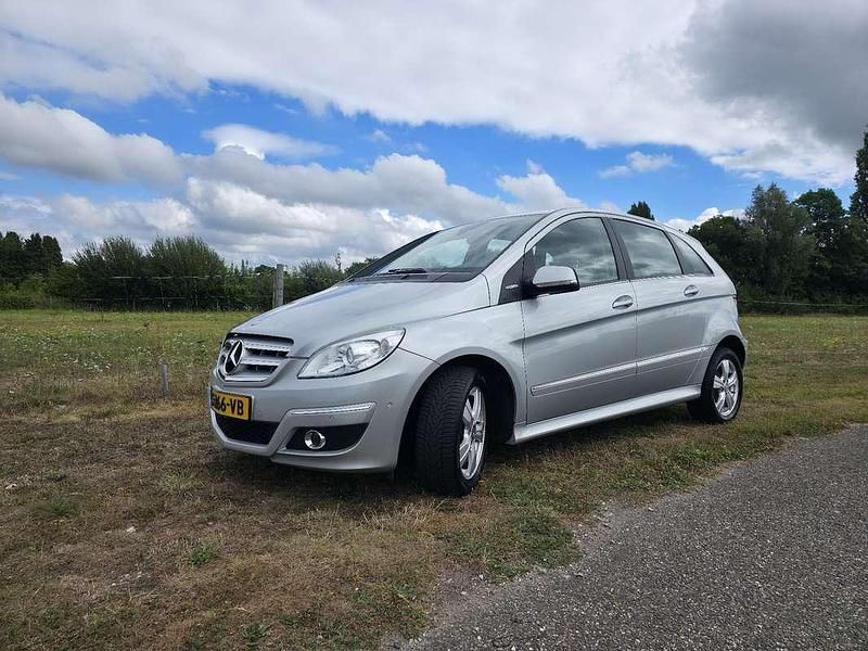 Zilver Gebruikt 2011 Mercedes B160 MPV | € 4.750 (Goede deal) - Afbeelding 1/4
