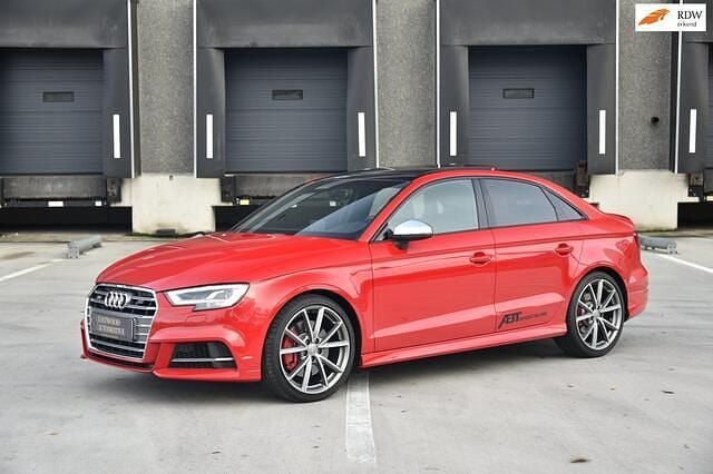 Rood (metallic) Gebruikt 2017 Audi S3 Performance Sedan | € 37.750 (Duur) - Afbeelding 1/4