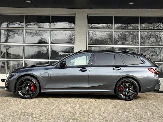 Occasion BMW 330e M Sport 2022 Grijs (metallic) Stationwagen