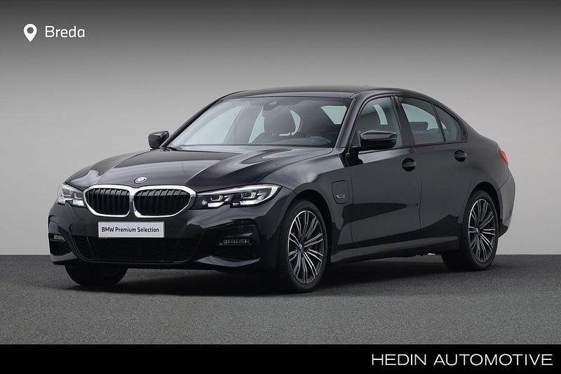 Zwart Gebruikt 2022 BMW 330e Executive Sedan | € 36.880 (Eerlijke prijs) - Afbeelding 1/4