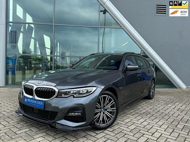 Zwart Gebruikt 2021 BMW 330 M Sport Stationwagen | € 31.950 - Afbeelding 1/4