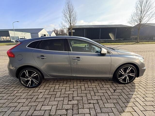 Occasion Volvo V40 R-Design 152 PK (111 kW) 2019 Grijs (metallic) Hatchback