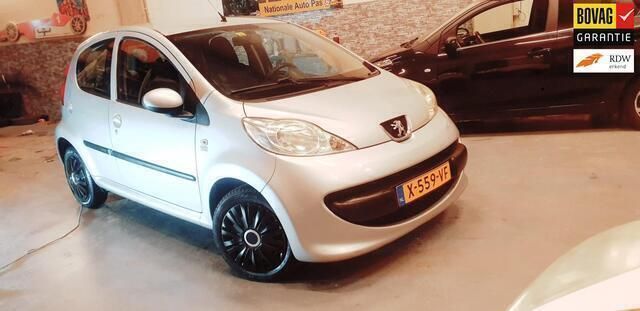 Grijs Gebruikt 2009 Peugeot 107 Hatchback | € 3.499 (Goede deal) - Afbeelding 1/4