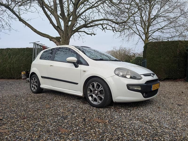 Wit Gebruikt 2011 Fiat Punto Evo Racing Hatchback | € 1.500 (Goede deal) - Afbeelding 1/4