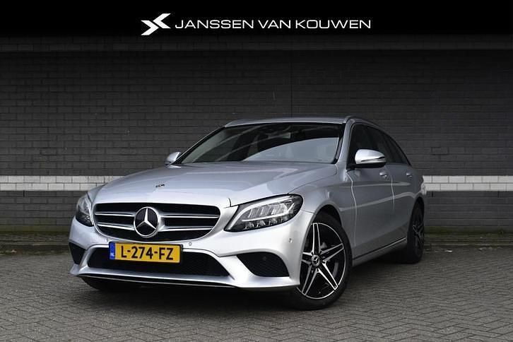 Grijs Gebruikt 2019 Mercedes C180 Premium Plus Stationwagen | € 24.400 (Goede deal) - Afbeelding 1/4