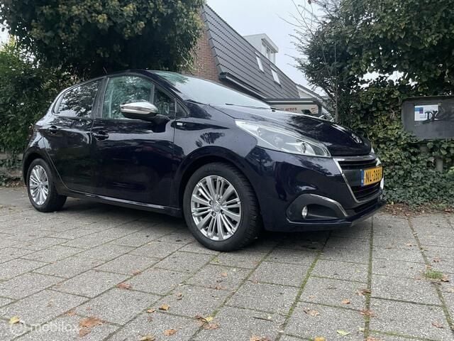 Grijs Gebruikt 2016 Peugeot 208 Premium Hatchback | € 4.750 (Goede deal) - Afbeelding 1/4