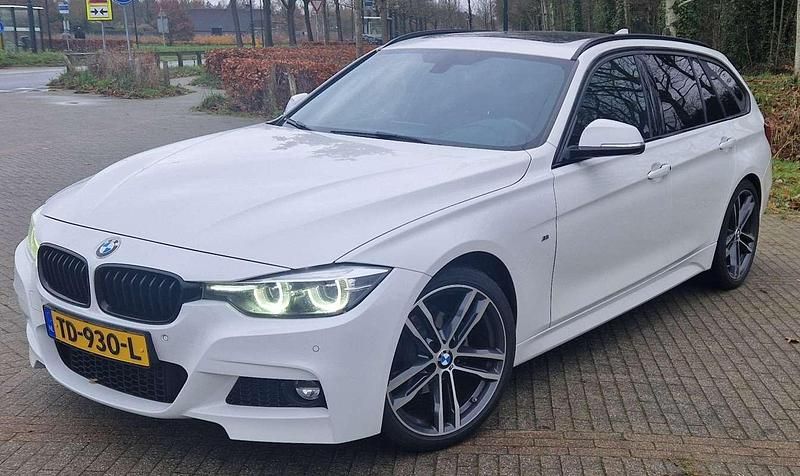 Wit Occasion 2018 BMW 320 M Sport Stationwagen | € 21.750 (Eerlijke prijs) - Afbeelding 1/4