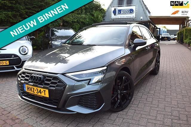 Grijs Gebruikt 2021 Audi A3 Sportback S-Line Hatchback | € 35.945 (Iets duurder) - Afbeelding 1/4