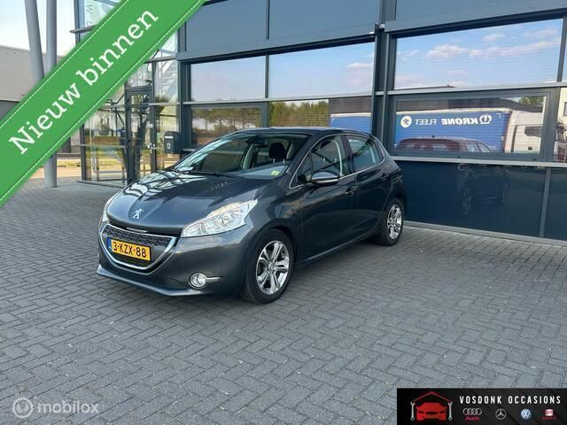 Grijs Gebruikt 2013 Peugeot 208 Allure Hatchback | € 6.999 (Goede deal) - Afbeelding 1/4