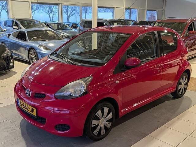 Occasion Toyota Aygo 68 PK (50 kW) 2009 Rood Hatchback