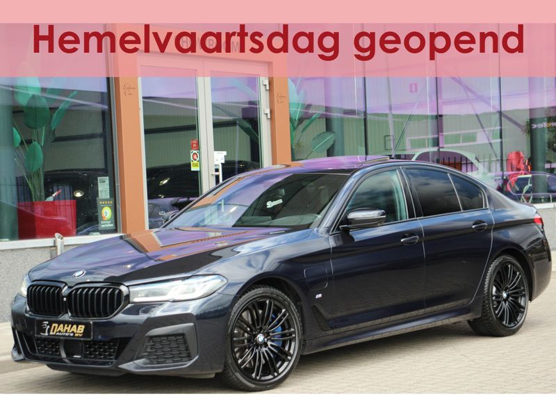 Sedan Gebruikt 2021 BMW 545e M Sport Sedan | € 48.900 (Eerlijke prijs) - Afbeelding 1/4