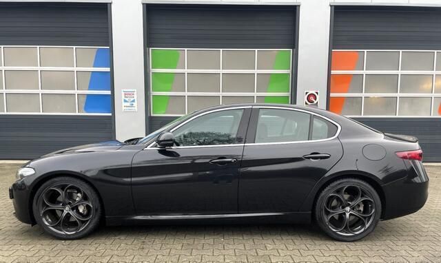 Occasion Alfa Romeo Giulia 150 PK (110 kW) 2016 Zwart Sedan