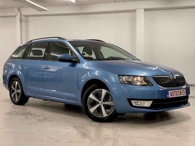 Blauw Gebruikt 2015 Skoda Octavia Stationwagen | € 9.900 - Afbeelding 1/4
