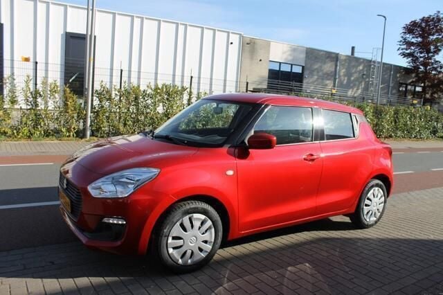 Rood Gebruikt 2018 Suzuki Swift Comfort Hatchback | € 11.875 (Eerlijke prijs) - Afbeelding 1/4