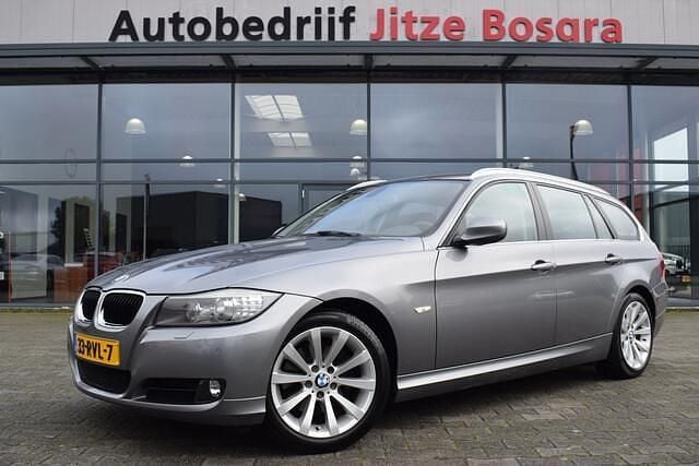 Grijs Gebruikt 2011 BMW 320 Stationwagen | € 6.450 (Eerlijke prijs) - Afbeelding 1/4