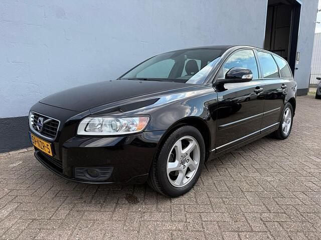 Zwart Gebruikt 2011 Volvo V50 Stationwagen | € 8.950 (Iets duurder) - Afbeelding 1/4