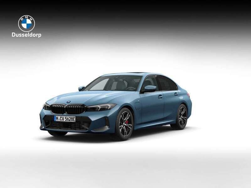 Blauw, metallic lak Nieuw 2025 BMW 330e M Sport Sedan | € 71.304 (Eerlijke prijs) - Afbeelding 1/4