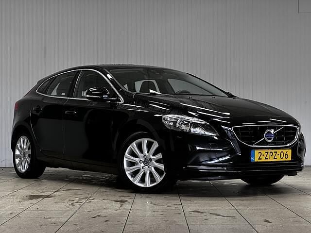 Occasion Volvo V40 Momentum 150 PK (110 kW) 2015 Zwart (metallic) Hatchback