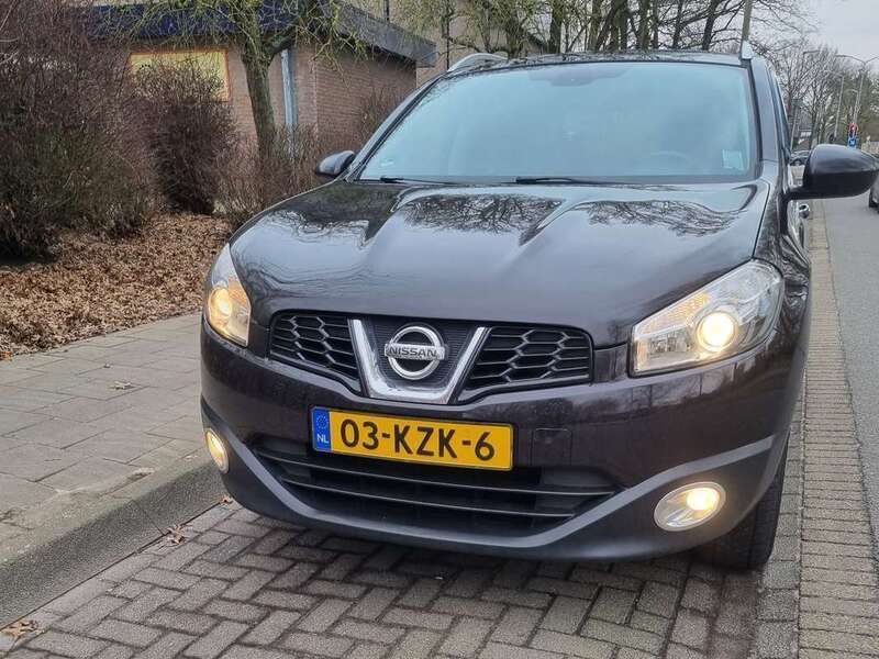 Paars Gebruikt 2010 Nissan Qashqai Acenta SUV | € 7.250 (Iets duurder) - Afbeelding 1/4