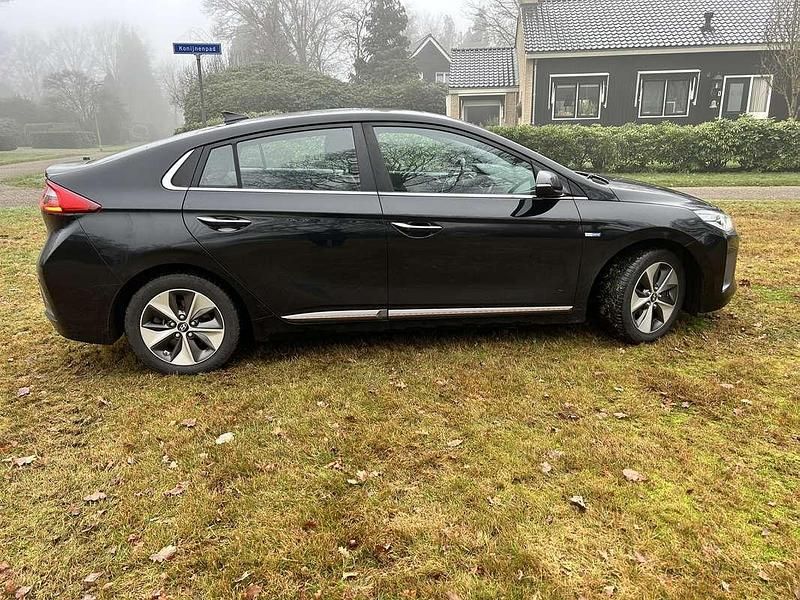 Occasion Hyundai Ioniq Premium 88 kW (120 PK) 2017 Zwart Hatchback