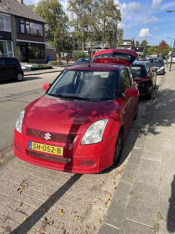 Rood Gebruikt 2006 Suzuki Swift GLS Hatchback | € 1.475 (Super prijs) - Afbeelding 1/4