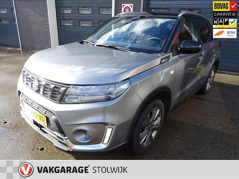 Grijs Gebruikt 2021 Suzuki Vitara SUV | € 20.750 (Eerlijke prijs) - Afbeelding 1/4