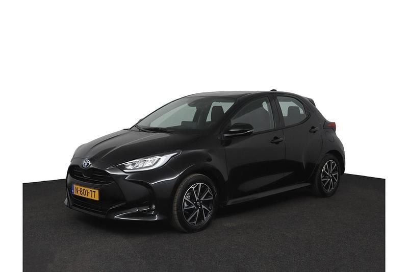Zwart Gebruikt 2022 Toyota Yaris Hybrid Hatchback | € 22.450 (Eerlijke prijs) - Afbeelding 1/1