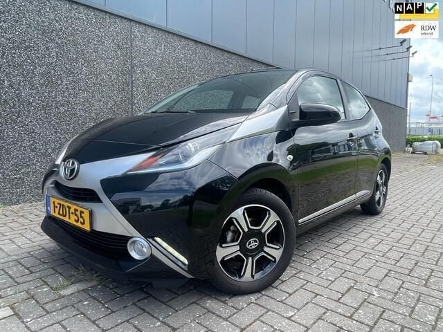 Zwart Gebruikt 2014 Toyota Aygo X-clusiv Hatchback | € 6.795 (Eerlijke prijs) - Afbeelding 1/4