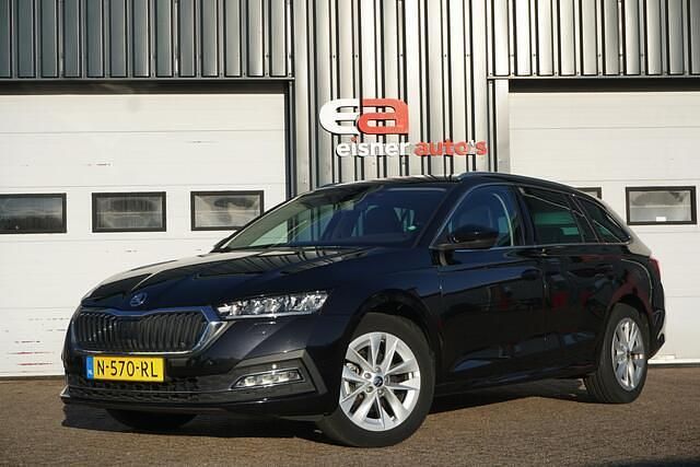 Zwart Gebruikt 2022 Skoda Octavia Stationwagen | € 15.949 (Goede deal) - Afbeelding 1/4