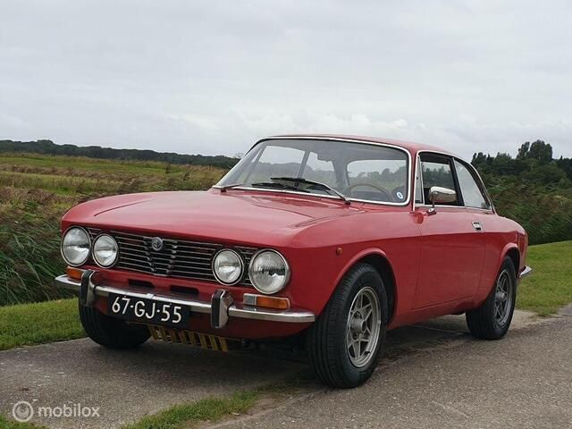 Rood Gebruikt 1975 Alfa Romeo GT Junior Coupé | € 34.950 - Afbeelding 1/4