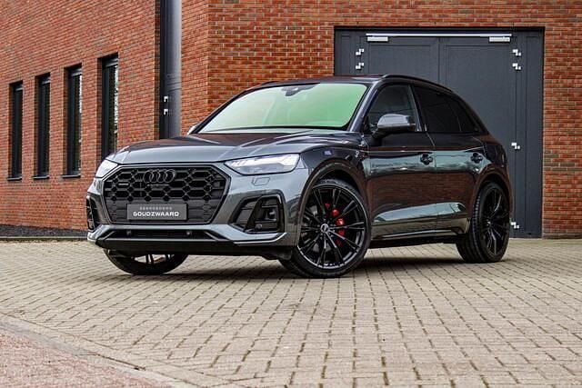 Grijs Occasion 2021 Audi Q5 Competition SUV | € 53.950 - Afbeelding 1/4