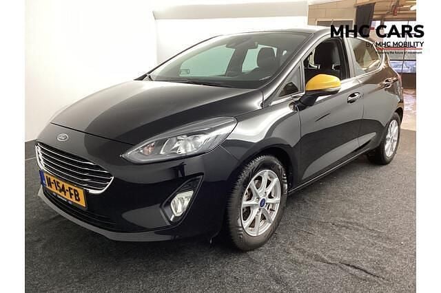 Zwart (metallic) Gebruikt 2022 Ford Fiesta Titanium Hatchback | € 12.900 (Goede deal) - Afbeelding 1/4